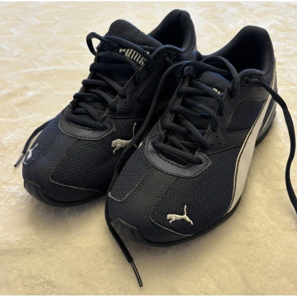 Men’s/Boy’s PUMA Sneakers - Size 6
